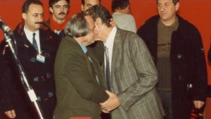 Citto Maselli abbraccia Sergio Garavini